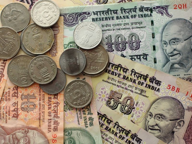 Bạn có thể đổi tiền Ấn Độ sang tiền Việt tại các ngân hàng hoặc cửa hàng vàng uy tín