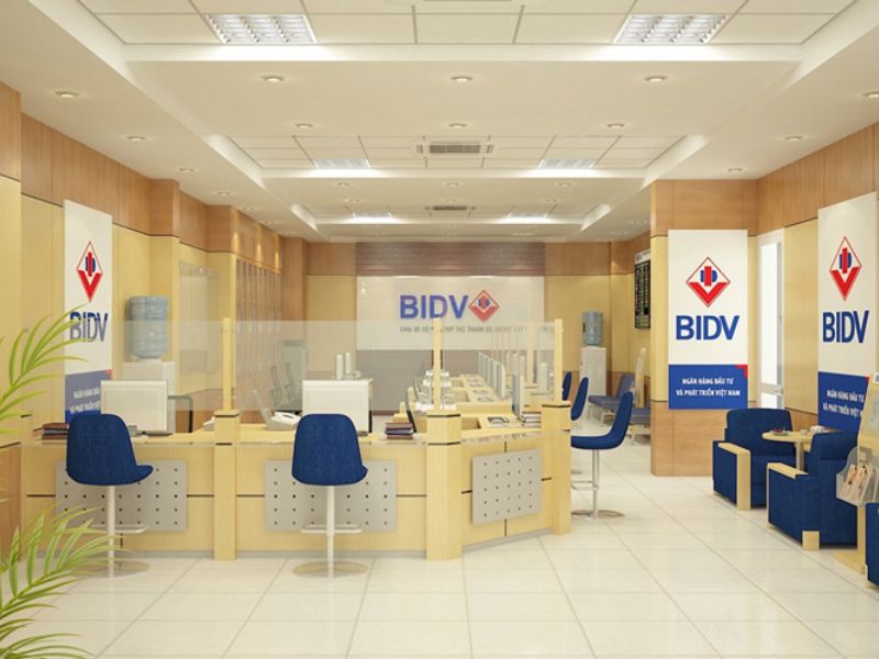 Khách hàng có thể đăng nhập Smartbanking BIDV trên điện thoại mới bằng cách đến với quầy giao dịch