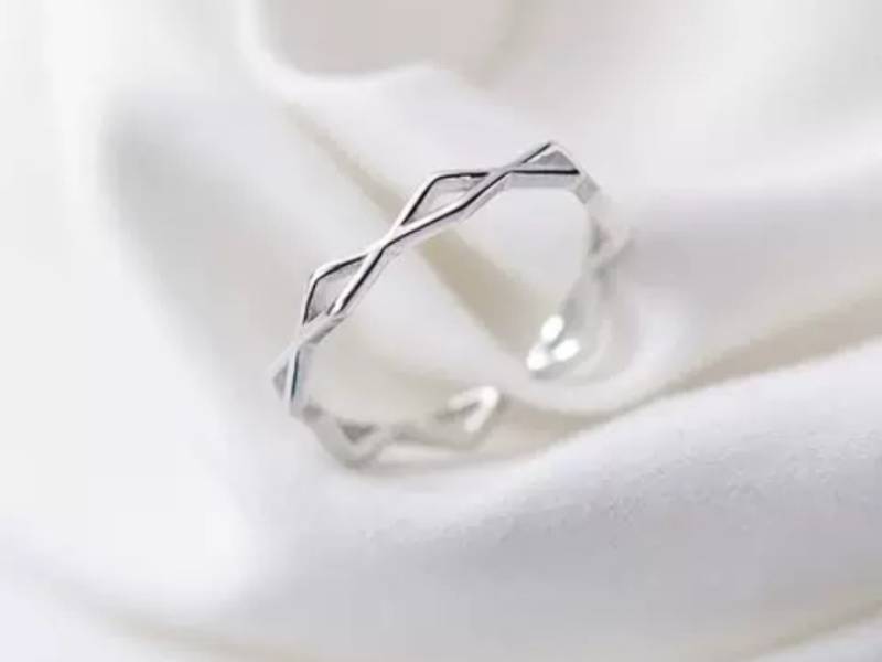 1 chiếc nhẫn bạc nữ giá bao nhiêu?