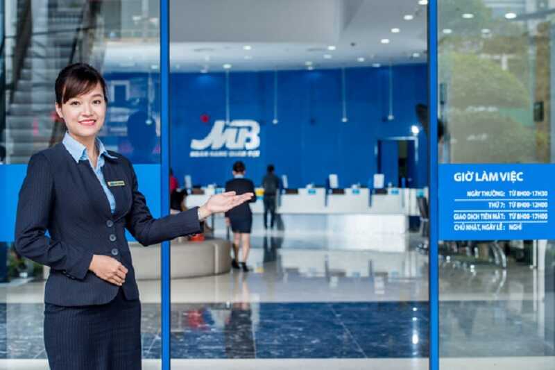 Tới phòng giao dịch MB Bank kiểm tra giao dịch