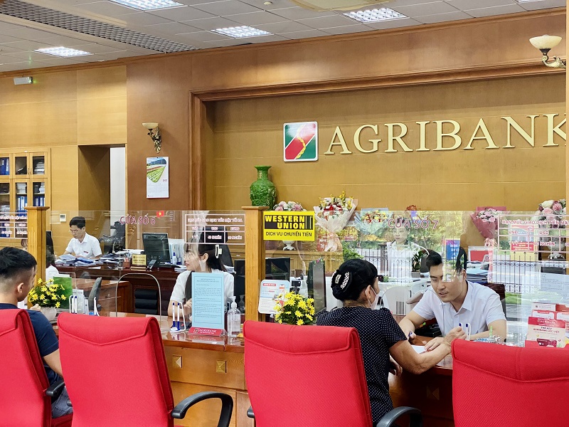 Đến chi nhánh Agribank gần nhất để đăng ký khoản vay thấu chi